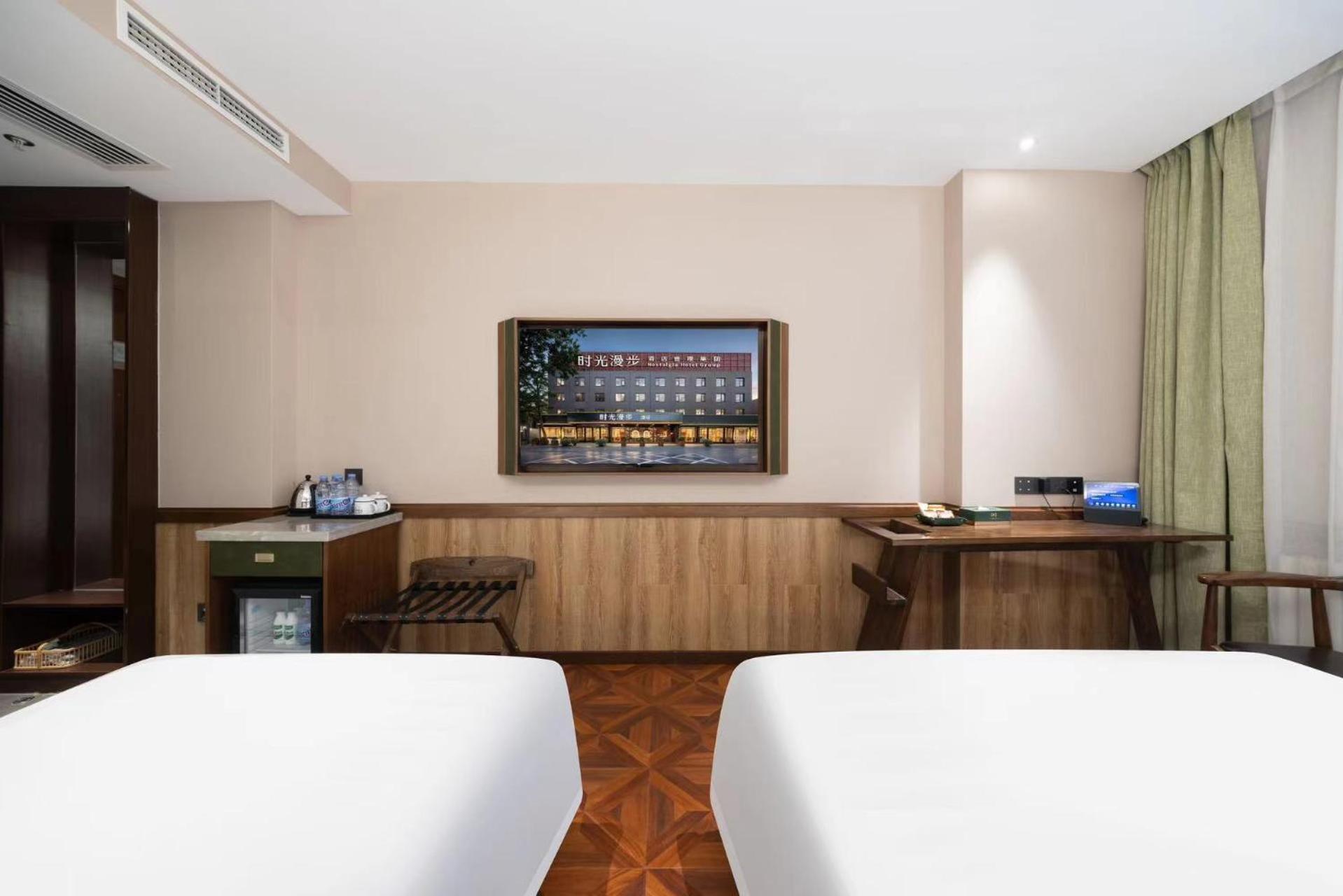 Nost Algia Hotel Near Beijing Panjiayuan Antique Market- Beijing Happy Valley, Cbd, China Zun And Sanlitun, Tian'Anmen Square, Free Ice Cream, Mineral Water, Coffee, Snacks And Laundry Service, Free Gymnastic, English Communication Well Buitenkant foto
