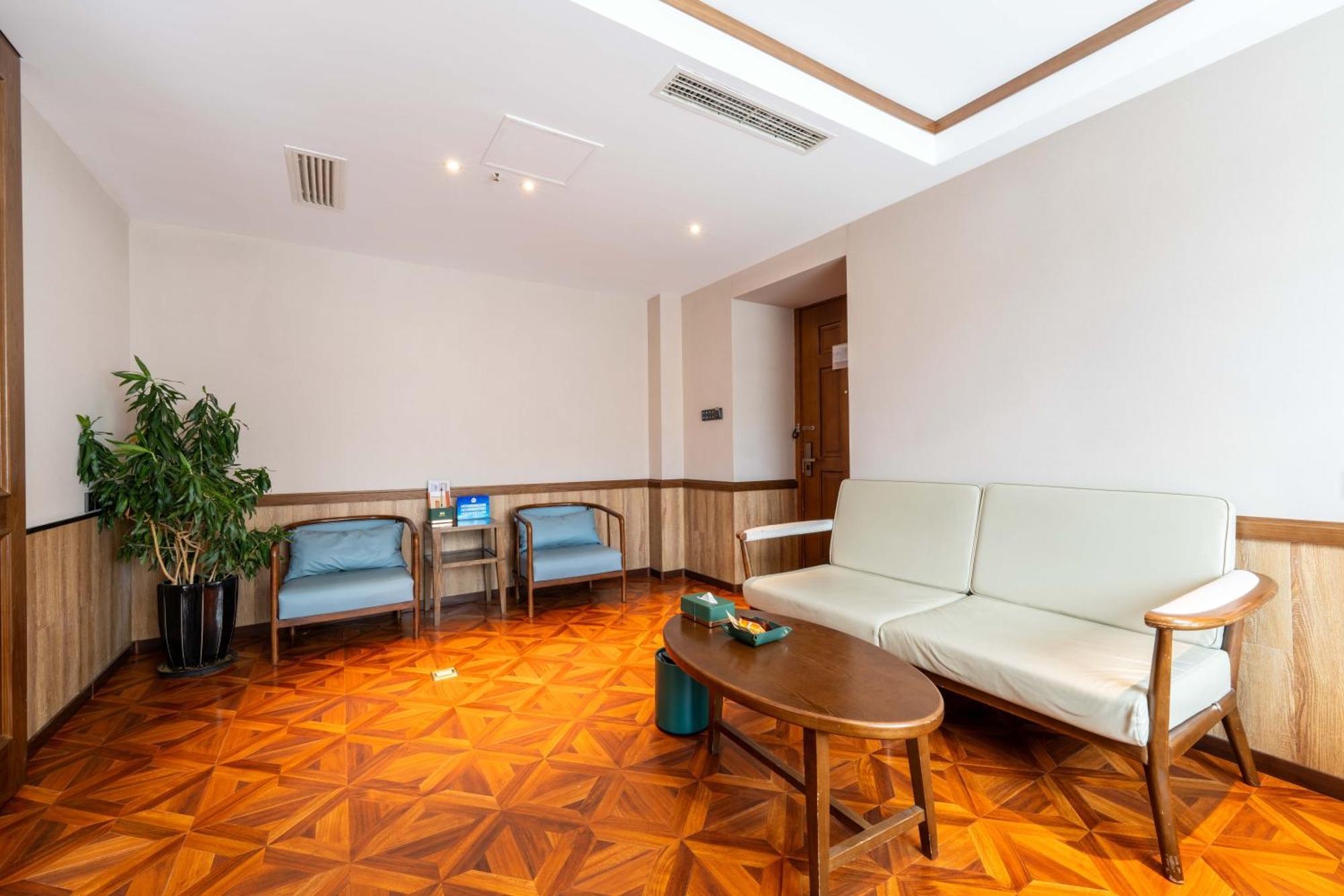 Nost Algia Hotel Near Beijing Panjiayuan Antique Market- Beijing Happy Valley, Cbd, China Zun And Sanlitun, Tian'Anmen Square, Free Ice Cream, Mineral Water, Coffee, Snacks And Laundry Service, Free Gymnastic, English Communication Well Buitenkant foto