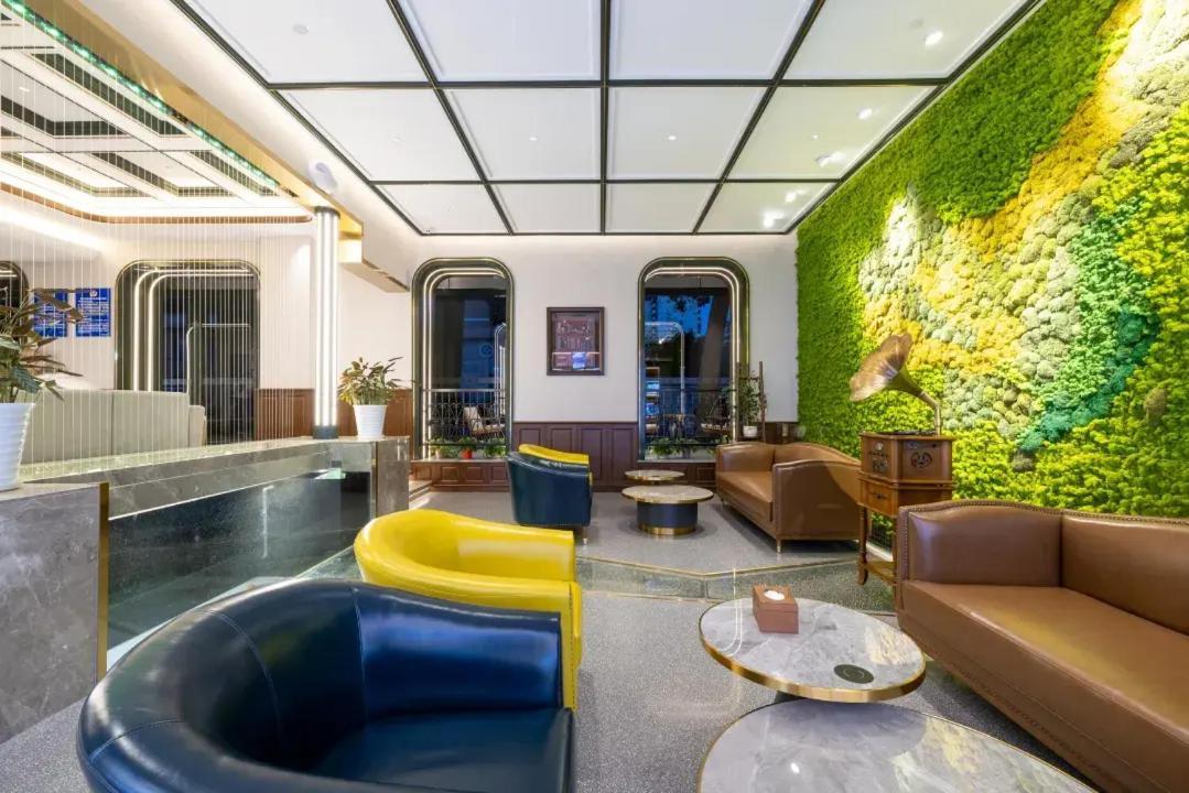 Nost Algia Hotel Near Beijing Panjiayuan Antique Market- Beijing Happy Valley, Cbd, China Zun And Sanlitun, Tian'Anmen Square, Free Ice Cream, Mineral Water, Coffee, Snacks And Laundry Service, Free Gymnastic, English Communication Well Buitenkant foto