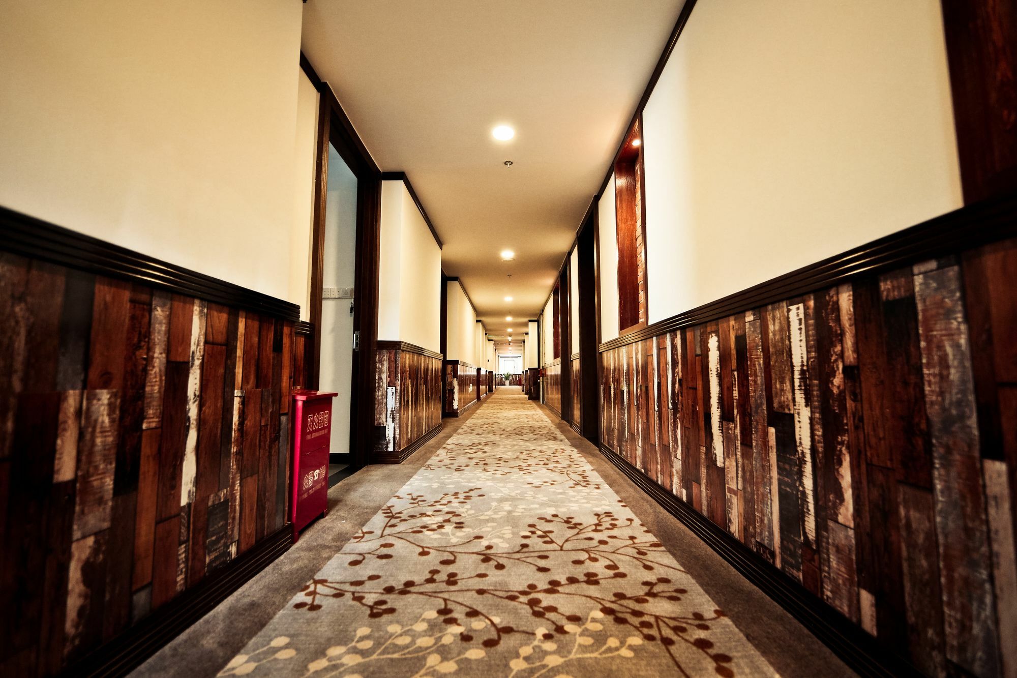 Nost Algia Hotel Near Beijing Panjiayuan Antique Market- Beijing Happy Valley, Cbd, China Zun And Sanlitun, Tian'Anmen Square, Free Ice Cream, Mineral Water, Coffee, Snacks And Laundry Service, Free Gymnastic, English Communication Well Buitenkant foto